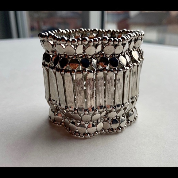Wide silver cuff stretch bracelet - Picture 5 of 5